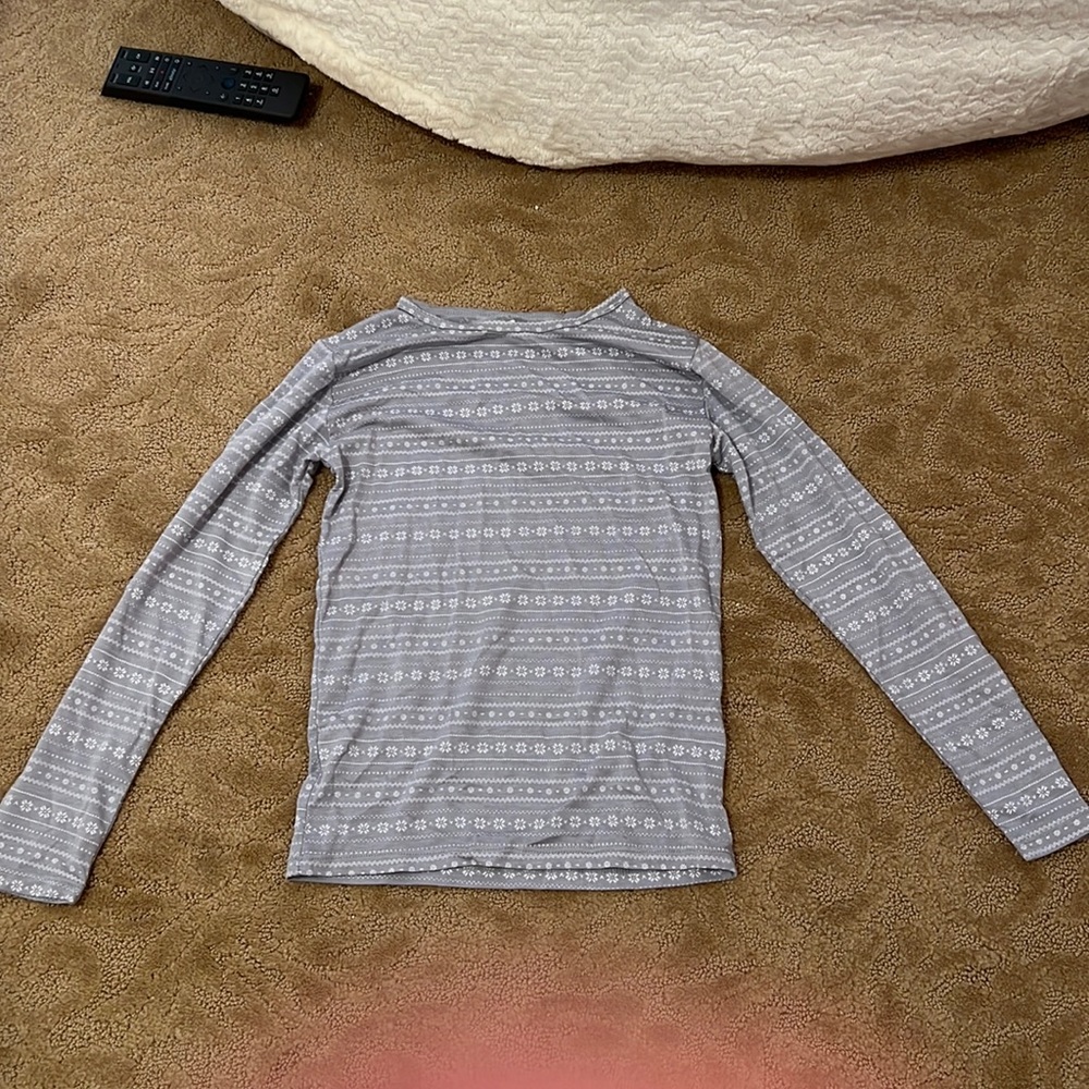 32 degrees thermals, grey with white snowflakes, kids M